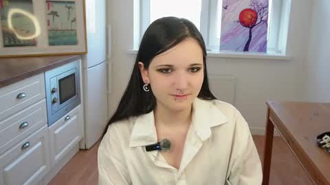 Snapshot of dinahganus chatting on October 9, 2025, 4:10 am Rina online show from October 9, 2025, 4:10 am