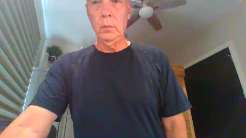 dinger524678 online show from May 12, 2026, 9:01 pm
