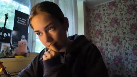 dinorahmroczkowski online show from September 12, 2025, 8:14 am
