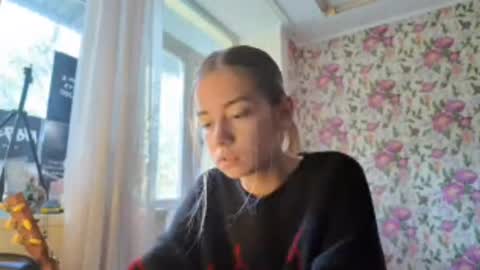 dinorahmroczkowski online show from September 23, 2025, 8:17 am
