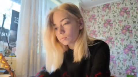 dinorahmroczkowski online show from September 24, 2025, 7:44 am
