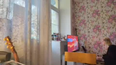 dinorahmroczkowski online show from September 25, 2025, 7:56 am