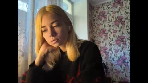 dinorahmroczkowski online show from September 27, 2025, 7:57 am