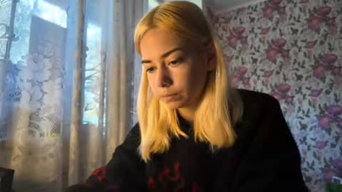 dinorahmroczkowski online show from September 29, 2025, 6:18 am