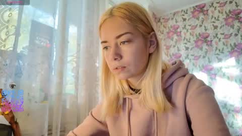 dinorahmroczkowski online show from October 1, 2025, 5:57 am