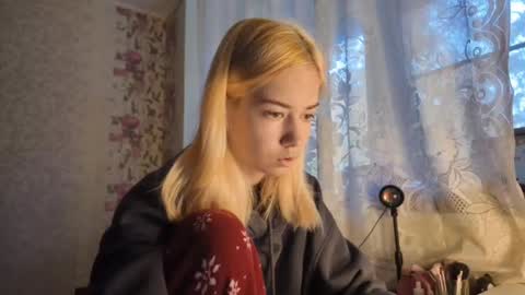 dinorahmroczkowski online show from October 6, 2025, 7:50 am
