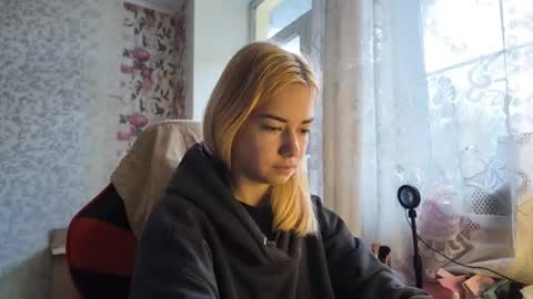 dinorahmroczkowski online show from October 16, 2025, 7:20 am