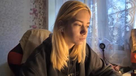 dinorahmroczkowski online show from October 17, 2025, 7:11 am