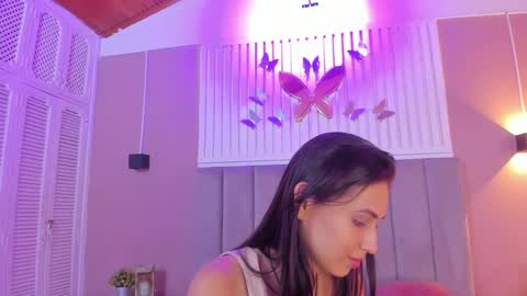 Snapshot of diosa_cristal chatting on February 11, 2025, 3:18 am Cristal online show from February 11, 2025, 3:18 am