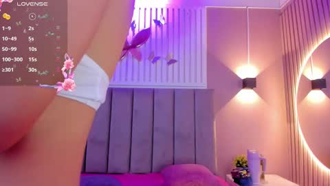 Snapshot of diosa_cristal chatting on March 8, 2025, 3:50 am Cristal online show from March 8, 2025, 3:50 am
