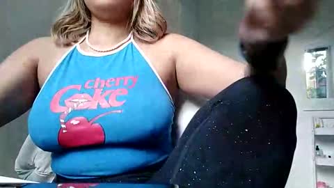 diosadeluniverso_ online show from September 11, 2025, 8:20 pm