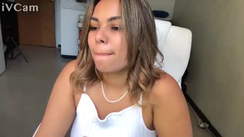 diosadeluniverso_ online show from October 29, 2025, 9:27 pm