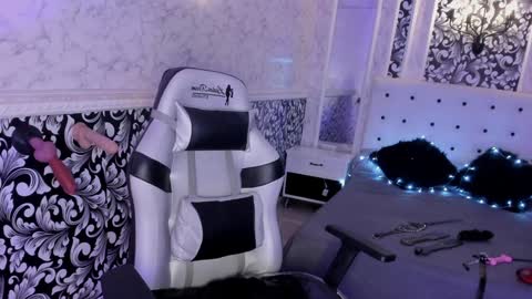 Violet online show from December 7, 2024, 7:49 am