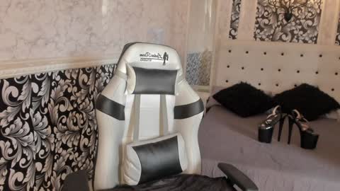 Violet online show from January 21, 2025, 8:32 pm