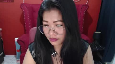 Snapshot of dirtyfungirl chatting on December 15, 2024, 7:31 pm LatexQueen online show from December 15, 2024, 7:31 pm