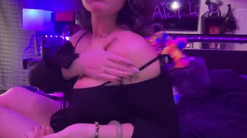 Snapshot of dirtygirldaisy chatting on January 28, 2025, 3:04 am Daisy Love online show from January 28, 2025, 3:04 am