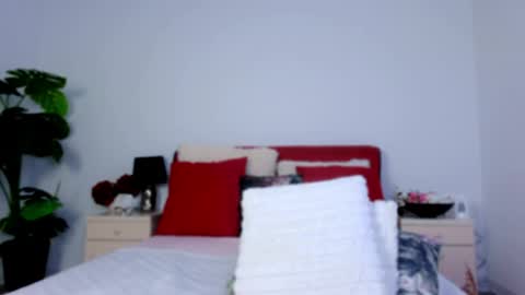 Chloe online show from March 27, 2026, 10:04 am