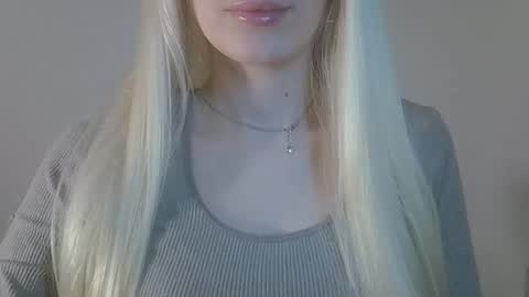 DitaMilton online show from June 3, 2026, 8:47 pm