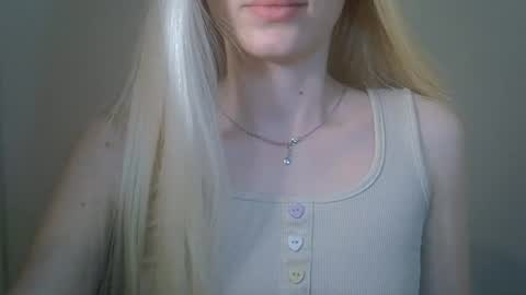 DitaMilton online show from June 19, 2026, 8:34 pm