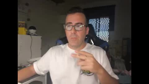 Snapshot of ditos_c chatting on October 18, 2025, 10:05 am ditos_c online show from October 18, 2025, 10:05 am