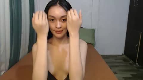 DIVINA online show from February 5, 2026, 2:27 am