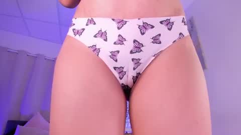 Snapshot of divine_madness chatting on July 25, 2026, 5:16 am AKITA MEW MEW Follow online show from July 25, 2026, 5:16 am