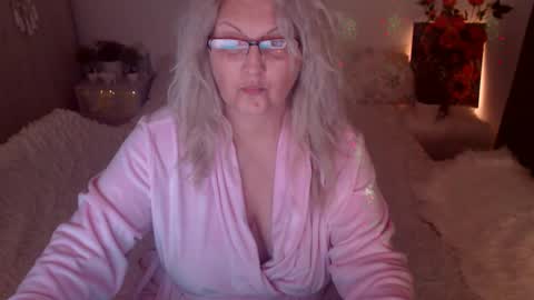 Snapshot of divineblond chatting on February 22, 2026, 5:55 pm Alexxa online show from February 22, 2026, 5:55 pm