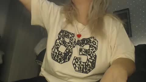 Snapshot of divineblond chatting on February 24, 2026, 5:44 pm Alexxa online show from February 24, 2026, 5:44 pm