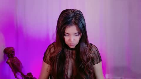 DivineLynn online show from February 10, 2025, 12:29 pm