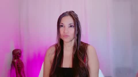 DivineLynn online show from February 23, 2025, 4:35 pm