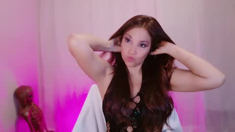 DivineLynn online show from March 10, 2025, 6:01 pm