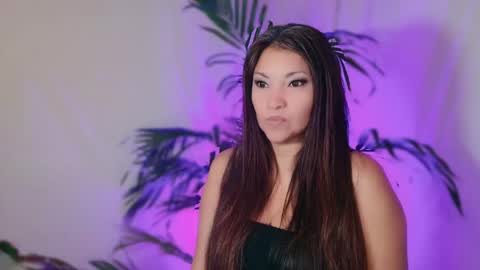 DivineLynn online show from May 4, 2026, 12:45 pm