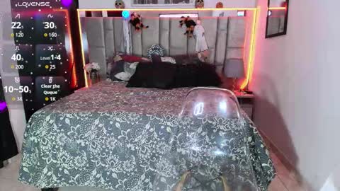 divinepearl online show from November 4, 2025, 8:19 pm