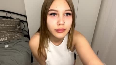 Stella online show from October 3, 2025, 4:37 pm