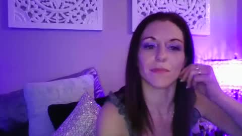 dixieglam online show from March 3, 2025, 7:54 am