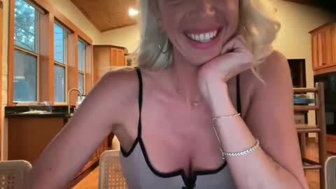 dixieinthewilde online show from September 21, 2025, 1:18 am