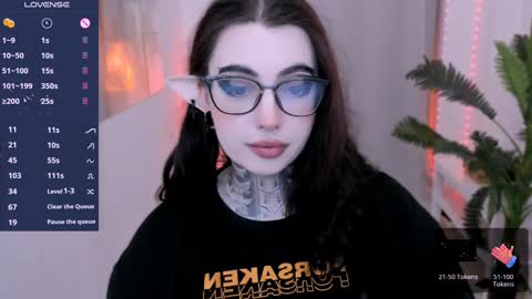 dixipixi_ online show from January 24, 2025, 5:42 am