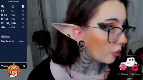 dixipixi_ online show from November 14, 2025, 5:50 am