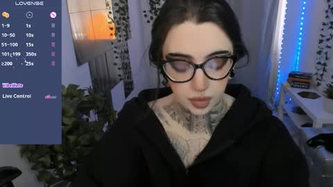 dixipixi_ online show from June 6, 2026, 5:56 am