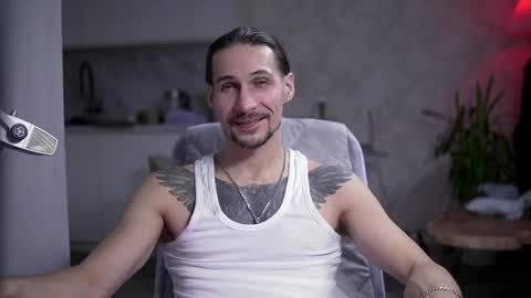 Snapshot of dl_raven chatting on October 19, 2025, 10:32 pm Silverhand online show from October 19, 2025, 10:32 pm