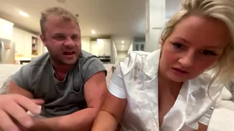 docwife12 online show from January 6, 2026, 10:45 pm