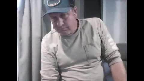 dogglogg745 online show from April 22, 2026, 5:25 pm