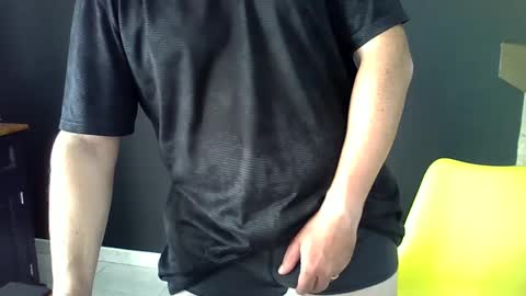 Snapshot of doggydaddi chatting on December 2, 2024, 11:34 am Alex online show from December 2, 2024, 11:34 am