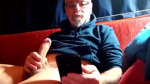 Snapshot of doghouseblue chatting on December 10, 2024, 10:16 pm doghouseblue online show from December 10, 2024, 10:16 pm