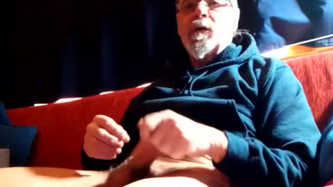 Snapshot of doghouseblue chatting on December 15, 2024, 9:35 am doghouseblue online show from December 15, 2024, 9:35 am