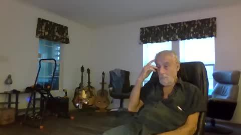 dogluc7 online show from March 2, 2025, 11:09 pm