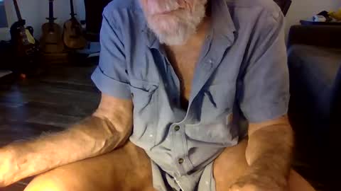 dogluc7 online show from April 27, 2026, 9:57 pm