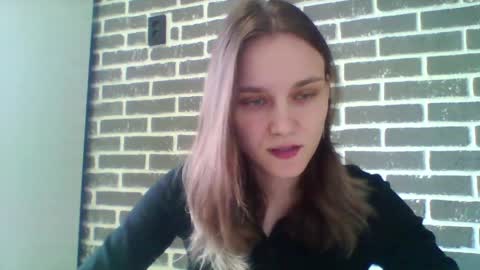 dolcezza_ online show from April 7, 2026, 11:21 am