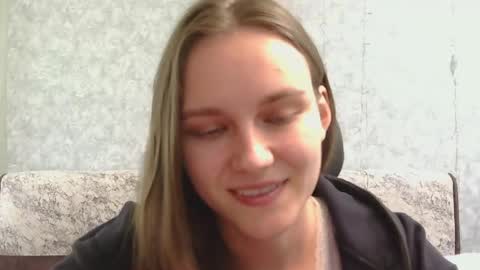 dolcezza_ online show from June 3, 2026, 2:33 pm