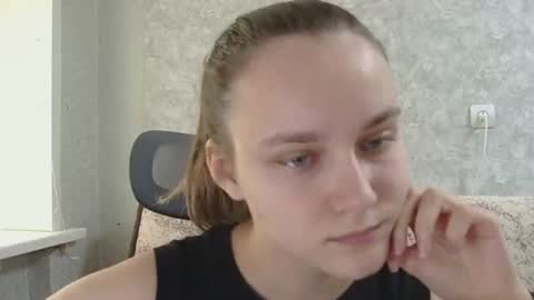 dolcezza_ online show from June 17, 2026, 11:34 am